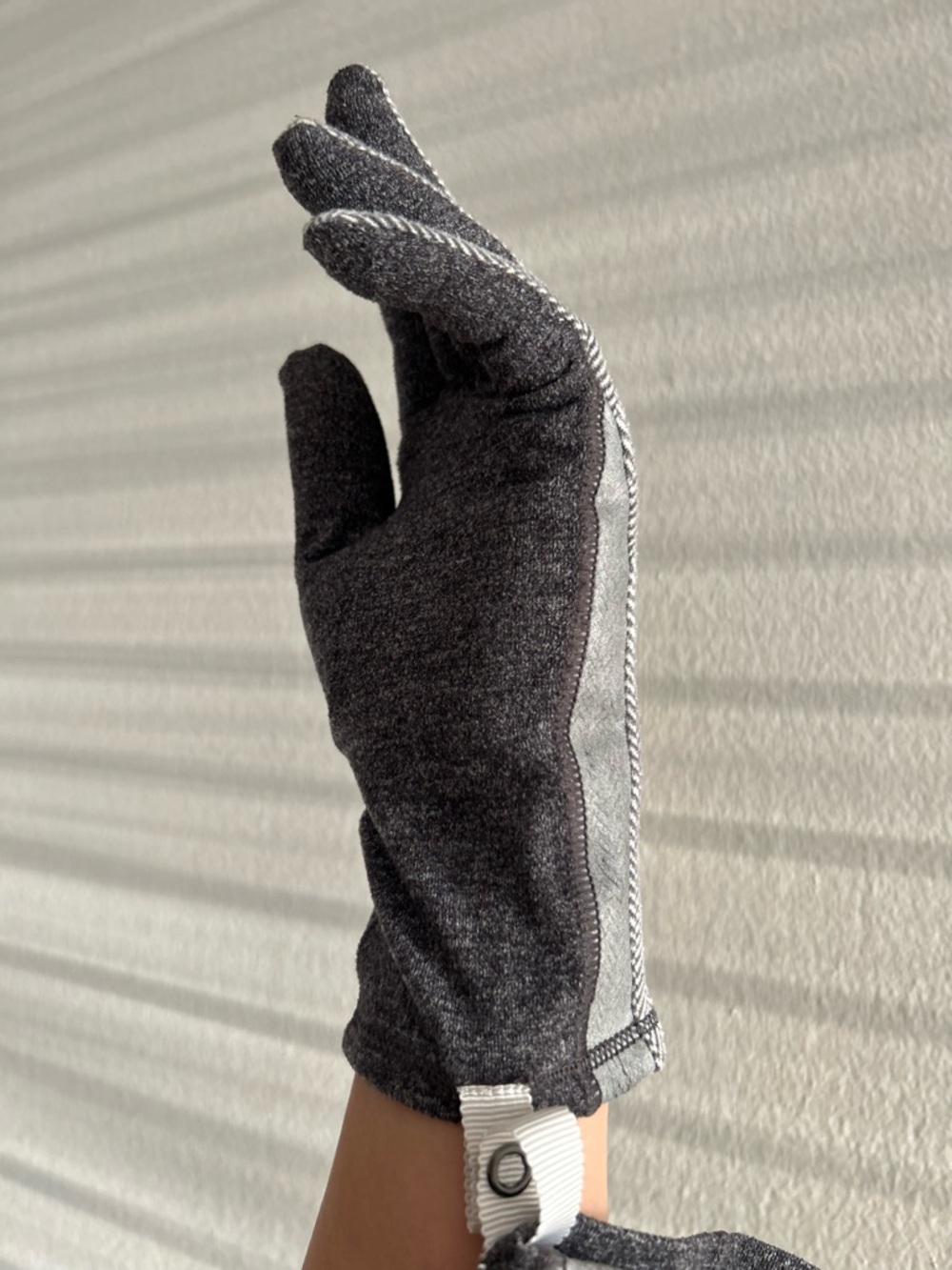 Lululemon Run With Me Gloves in Heathered Herringbone White Slate. - Picture 2 of 12